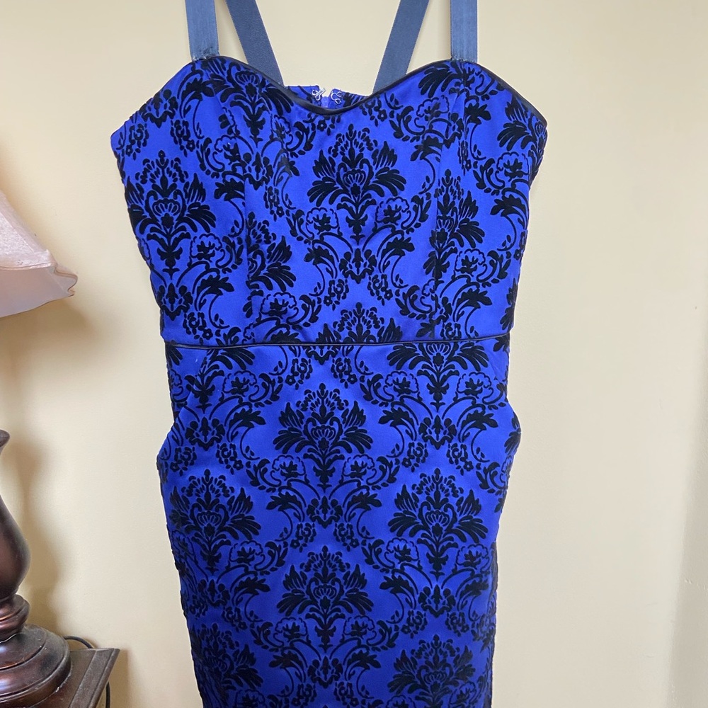 Macy’s Bodycon Velvet Dress Size: 7-8